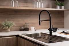 4768-4-Wege-Wasserhahn-Matt-Schwarz-Kuchenarmatur-fur-Trinkwasseranlagen-schwarz-schwenkbarer-Auslauf-abnehmbarer-2Strahl-Handbrause